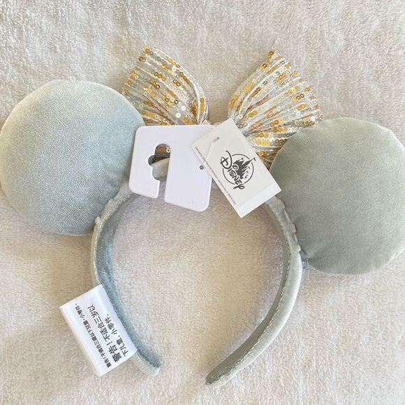 ❄️✨Disney Grey/Gold Velvet Sequin  Minnie Ears Winter Holiday Season Collection main image 7